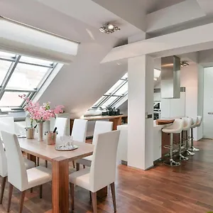 Luxury Penthouse With Sauna, Terrace, 250m2, 5bdrm, 3bthrm Appartamento