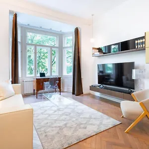 Elegant Paris Ave With A Terrace Appartement