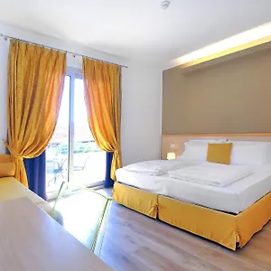 https://hotel-cleofe.hotelinveneto.com