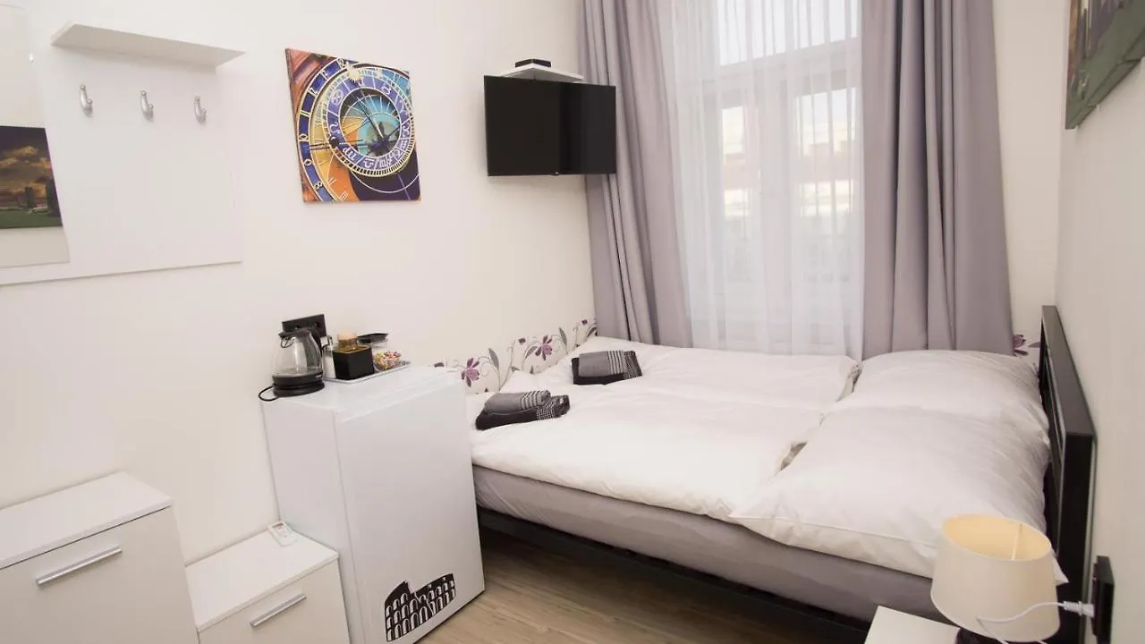 Apartment Continents Nearby Main Train And Bus Station Прага