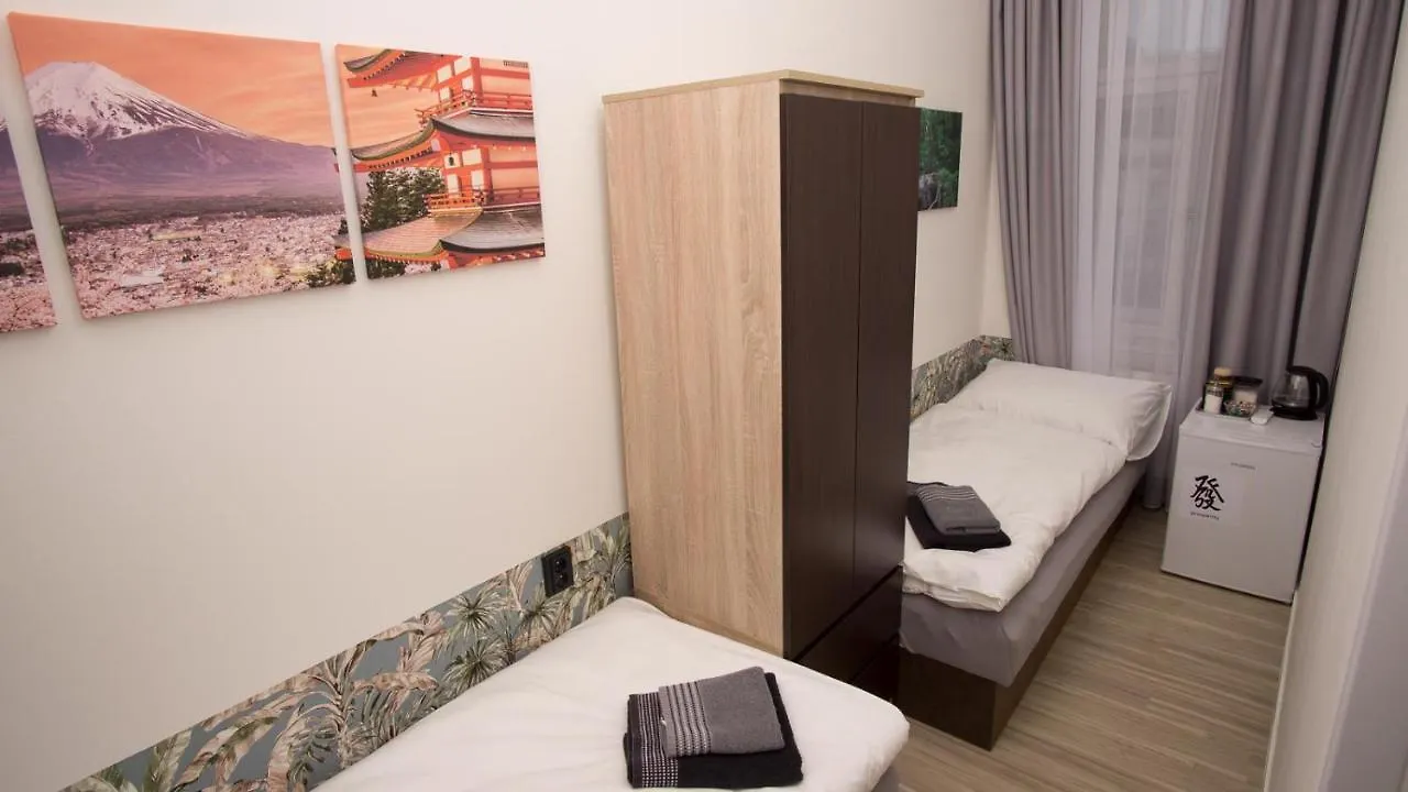 Apartment Continents Nearby Main Train And Bus Station Прага