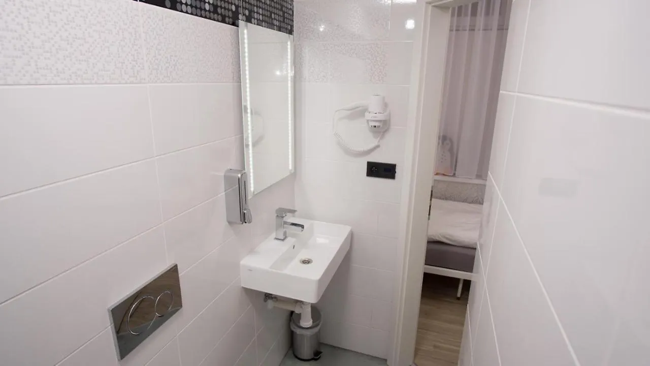 Apartment Continents Nearby Main Train And Bus Station Praga